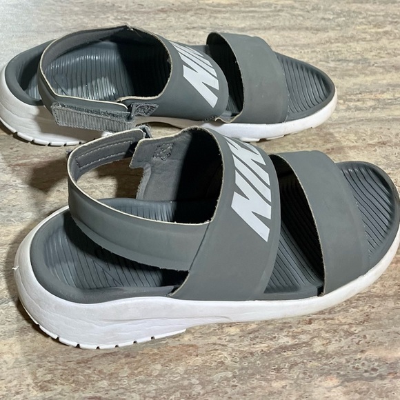 Nike open toe strapped sandals - Picture 6 of 15